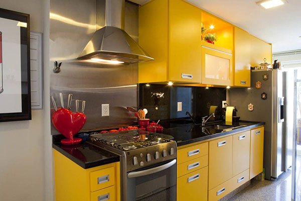 Интерьер кухни в желтом цвете фото 11