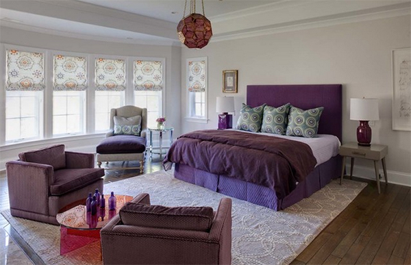 Спальня с фиолетовой мебелью