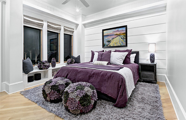 Спальня с фиолетовым постельным бельем