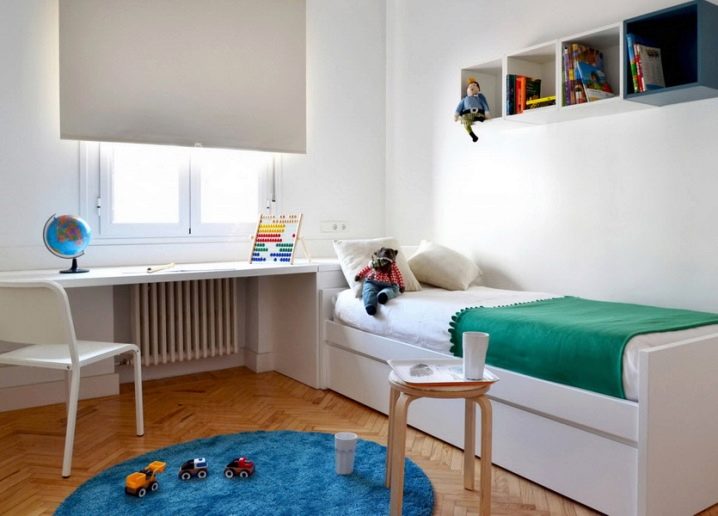 Стол у окна в детской комнате: фото в интерьере, идеи для девочек и мальчиков