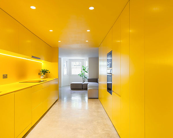 Интерьер кухни в желтом цвете фото 10