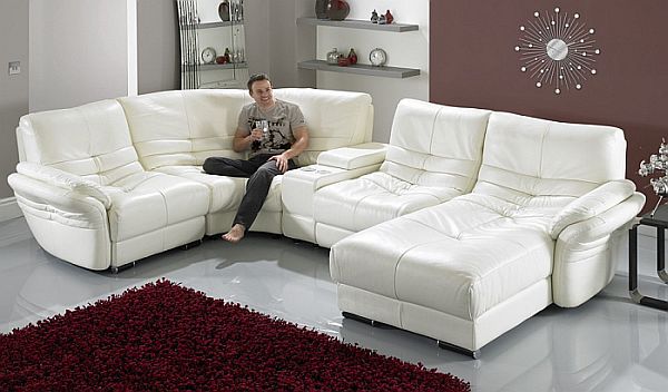 Большой белый кожаный диван