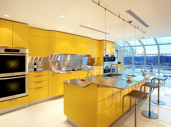 Ярко-желтый дизайн кухни