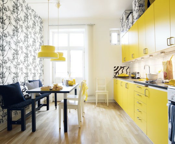 Уютный желтый дизайн кухни