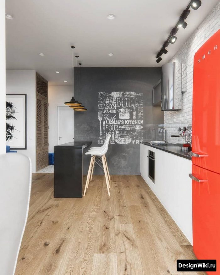 красный холодильник на кухне в скандинавском стиле