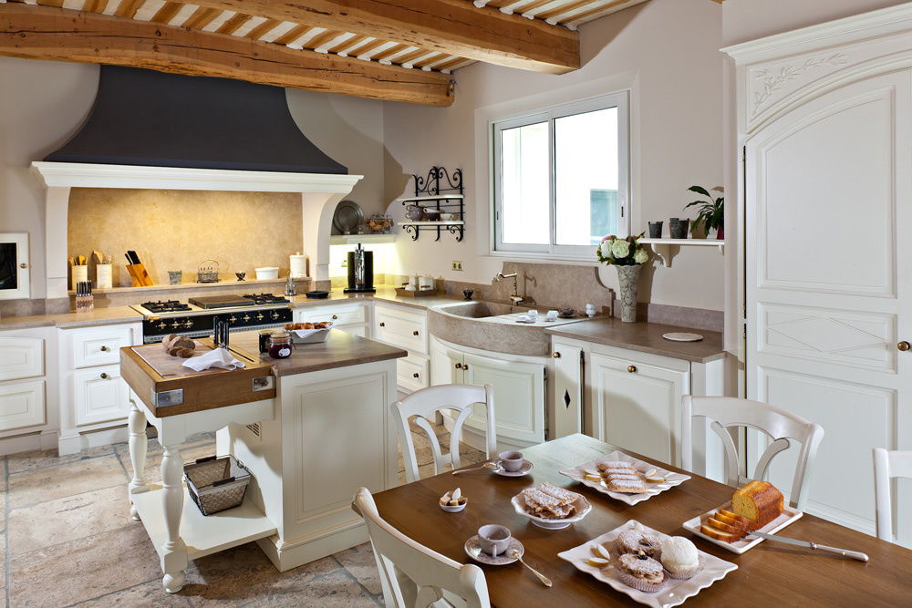 Кухня в стиле прованс в белом цвете